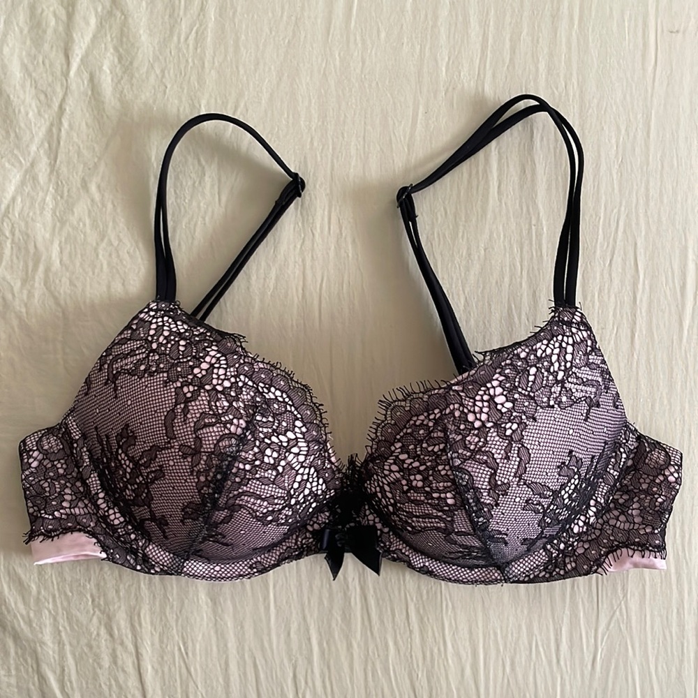 Victoria's Secret Very Sexy Push Up Bra Eyelash Lace Detail Pink Black Strappy